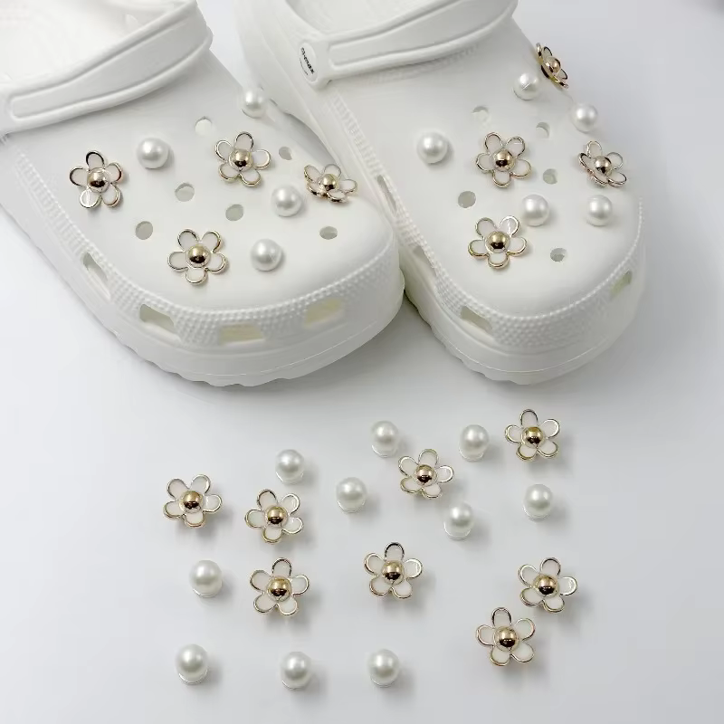 Pack of 18 CROC Charms Flowers and Pearls