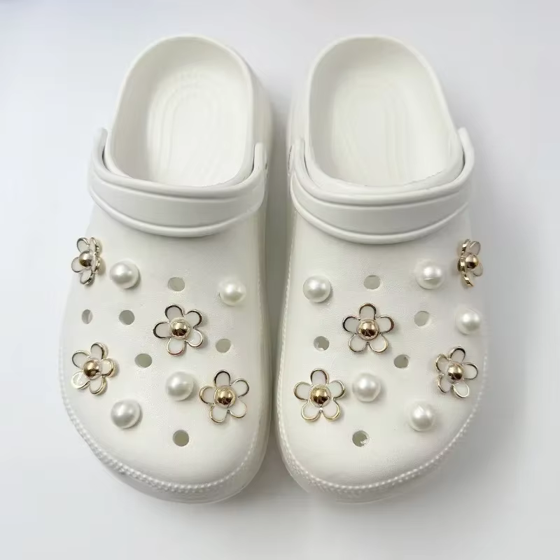 Pack of 18 CROC Charms Flowers and Pearls