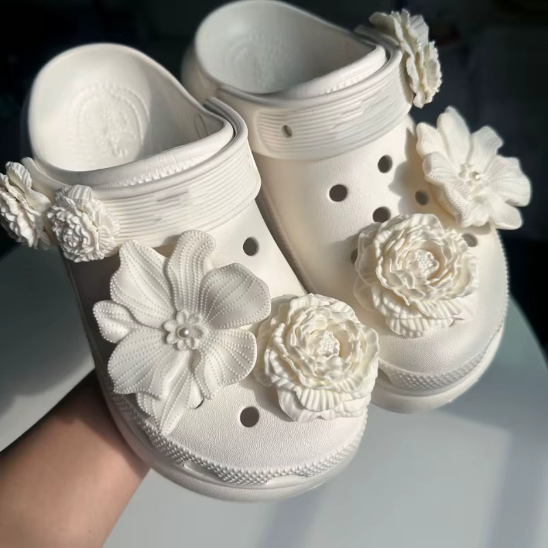 Pack of 8 CROC Charms White Flower